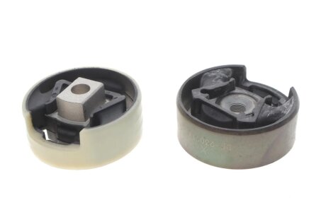 Подушка (опора) двигуна adler 5Q0198037A