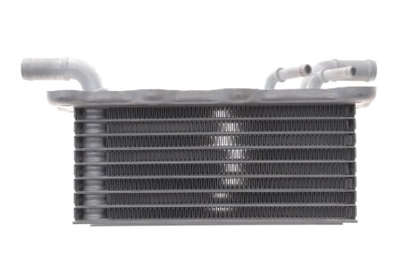 Радіатор інтеркулера adler 04C145749A на Ауди Audi Q2