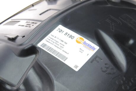 Підкрилок передній, правий autotechteile 7015190