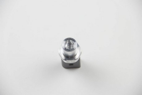 Датчик давления кондиционера A4/A6/A8/ALLROAD/PASSAT 1.2D-6.0 97- bhs (behr hella service) 6ZL351028401 на Ауди А6 с5