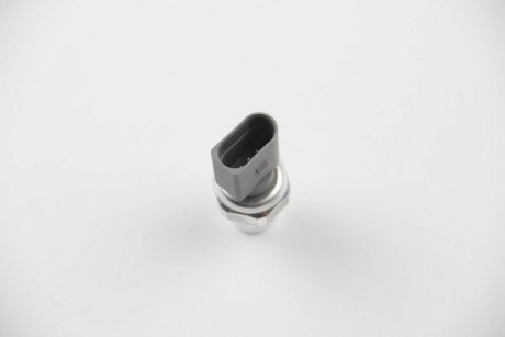 Датчик давления кондиционера A4/A6/A8/ALLROAD/PASSAT 1.2D-6.0 97- bhs (behr hella service) 6ZL351028401