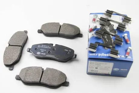 Передние тормозные колодки BHS (Behr hella service) 8DB 355 011-971