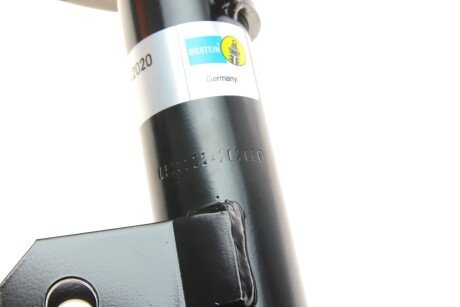 Передній амортизатор (стойка) bilstein 22242020