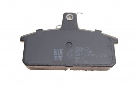 Передние тормозные колодки blue Print ADK84209