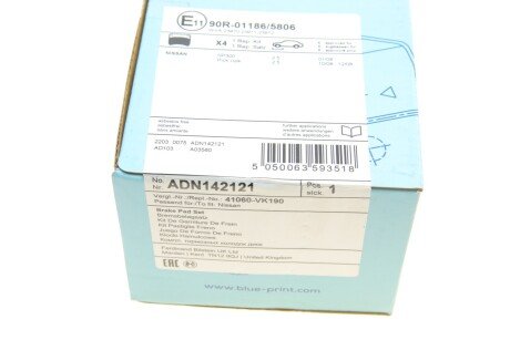 Передние тормозные колодки blue Print ADN142121