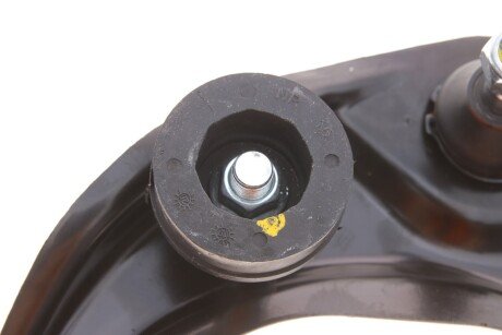 Важіль передньої підвіски blue Print ADBP860042