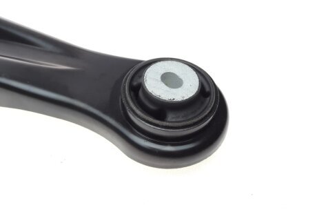 Важіль передньої підвіски blue Print ADM58694