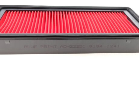Воздушный фильтр двигателя blue Print ADH22251