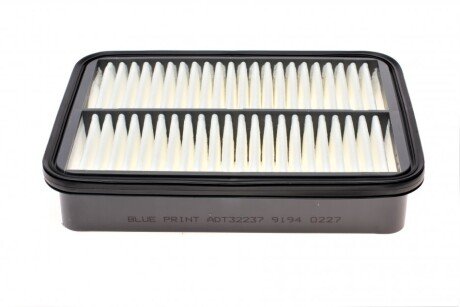Воздушный фильтр двигателя blue Print ADT32237