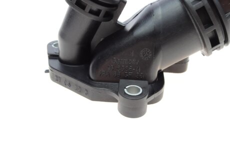 Патрубок з`еднувальн bmw 11117800048