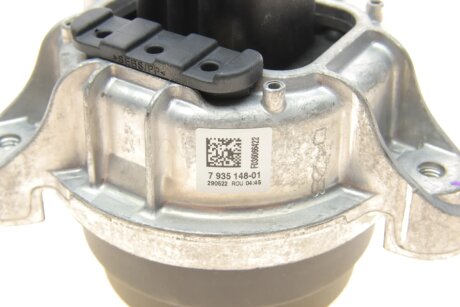 Подушка кріплення двигуна bmw 22117935148
