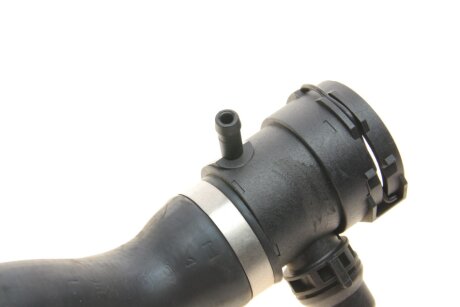 Патрубок системи охолодження bogap B4228150