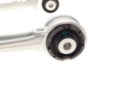 Рычаг передней подвески bogap C3327138