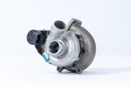 Радиатор интеркулера borgWarner 53049900116 на Рендж (ленд) ровер Дискавери 4