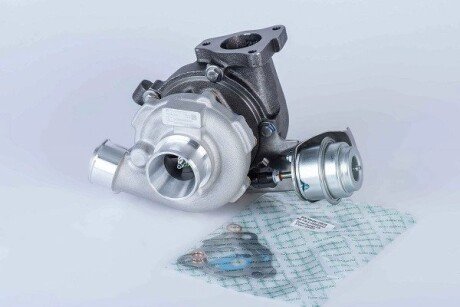 Радіатор інтеркулера borgWarner 57399880002 на Hyundai I30