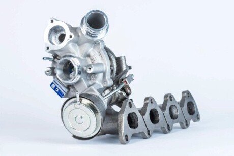 Радиатор интеркулера borgWarner 54399880139 на Шкода Yeti