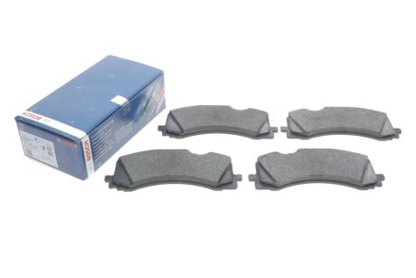 AUDI Комплект передних тормозных колодок Q7 15-, VW Touareg 17- bosch 0986424850