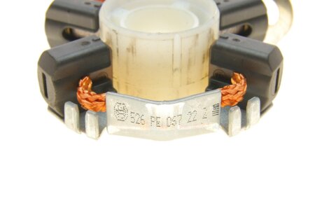 Щіткотримач стартера BMW 1/3/5/6/7/X1/X3/X5/X6/Z4 1.6-3.0 03- / Opel Astra F/Combo/Corsa B 1.2-1.8 16V 94- bosch 1004336526