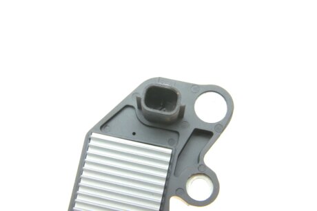 Р РµРіСѓР»СЏС‚РѕСЂ РЅР°РїСЂСѓРіРё РіРµРЅРµСЂР°С‚РѕСЂР° bosch 1986AE0020