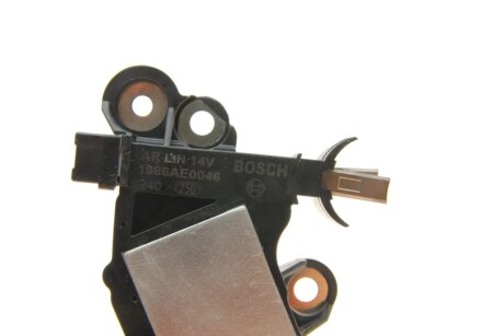 Реле-регулятор напруги генератора bosch 1986AE0046