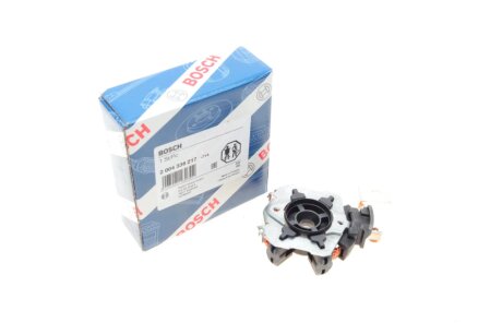 Щеткодержатель стартера bosch 2004336217 на Фольксваген Пассат б5