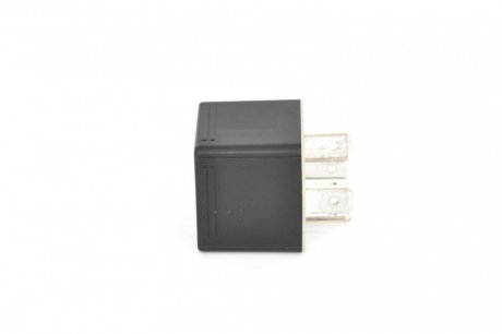 Малогабаpитное pеле bosch 0332019204