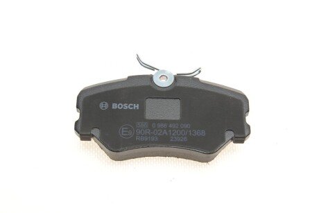 Передние тормозные колодки bosch 0986492090