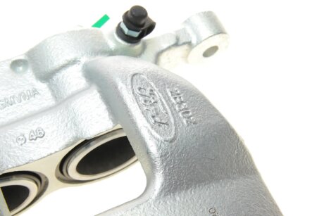 Передний тормозной суппорт bosch 0986134573