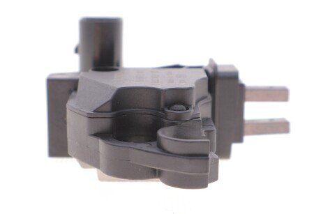 Реле-регулятор напряжения генератора bosch 1986AE0133