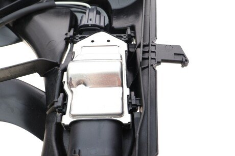 Вентилятор охолодження радіатора bosch 0130308537