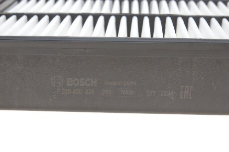 Воздушный фильтр двигателя bosch F026400228
