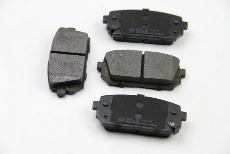 Задние тормозные колодки bremsi BP3359 на Киа Каренс 2, 3