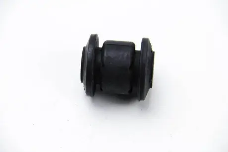 Сайлентблок переднього важеля BSG BSG 90-700-032