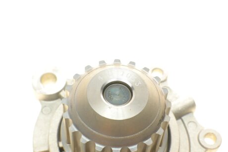 HYUNDAI Помпа воды Tucson,Santa Fe,Carens 2.0/2.2 CRDI 05- bugatti PA10121