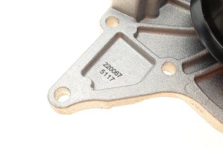 AUDI Помпа воды A4,A6,AVANT,QUATRO VW Passat 2,4-2,8 /6 цил/ bugatti PA5117