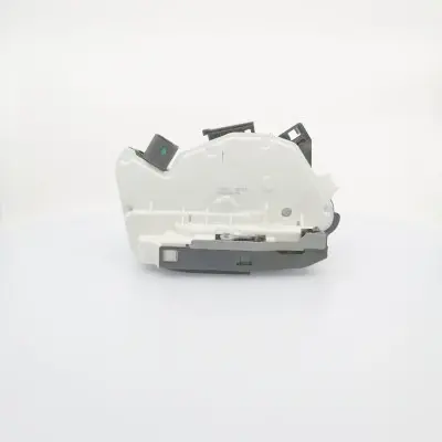 Замок дверей задній правий VW Passat CC 2.0TDI/Tiguan 1.4TSI, 2.0TDI 07- bugiad BSP24825