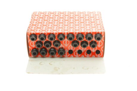 Комплект болтов головки цилидра elring 476130