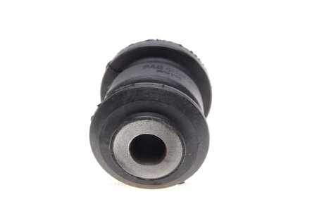 Сайлентблок переднього важеля fag 829025610