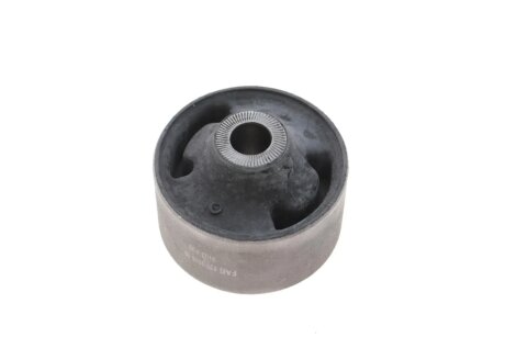 Сайлентблок переднього важеля fag 829055910