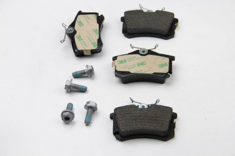 Задні тормозні (гальмівні) колодки ferodo FDB1637 на Фольксваген Гольф 5