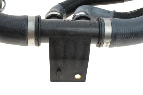Патрубок системи охолодження gates 053970