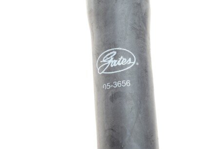 Изогнутый патрубок системы охлаждения gates 053656