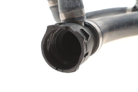 Изогнутый патрубок системы охлаждения gates 054435