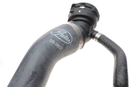 Патрубок системи охолодження gates 053607