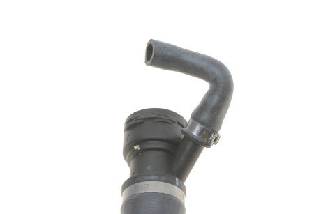 Патрубок системи охолодження gates 053617