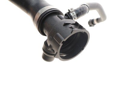 Патрубок системи охолодження гумовий з фітингами gates 052680