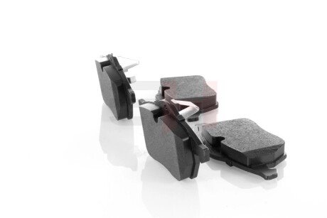 Передние тормозные колодки gh GH413613