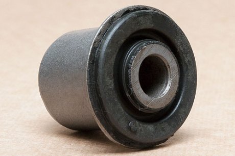 Сайлентблок переднього важеля glober 623199