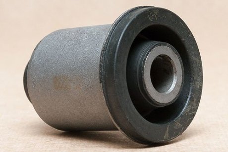 Сайлентблок переднього важеля glober 623239