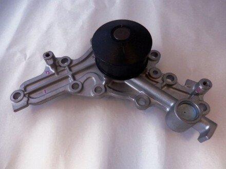 Водяной насос gmb GWM106A на Митсубиси Аутлендер xl